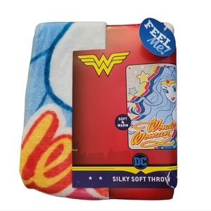 DC Wonder Woman Silky Soft Throw
